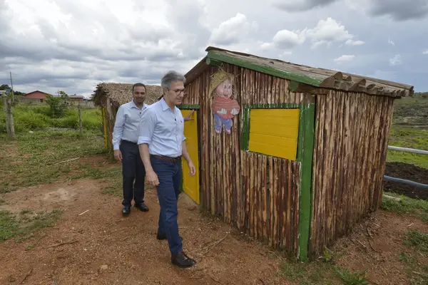 Governo de Minas vistoria obras na área da educação em Datas, no Vale do Jequitinhonha