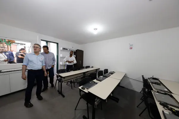 Governo de Minas acompanha desempenho do Trilhas de Futuro em escola do Serro 