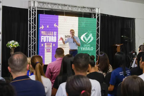 Governo de Minas acompanha desempenho do Trilhas de Futuro em escola do Serro 