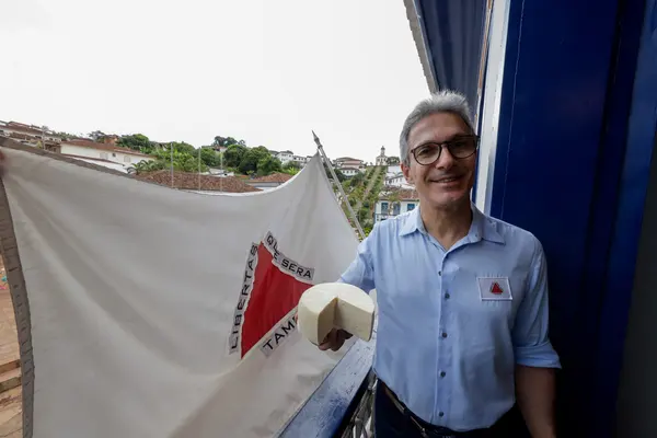 Governo de Minas acompanha desempenho do Trilhas de Futuro em escola do Serro 