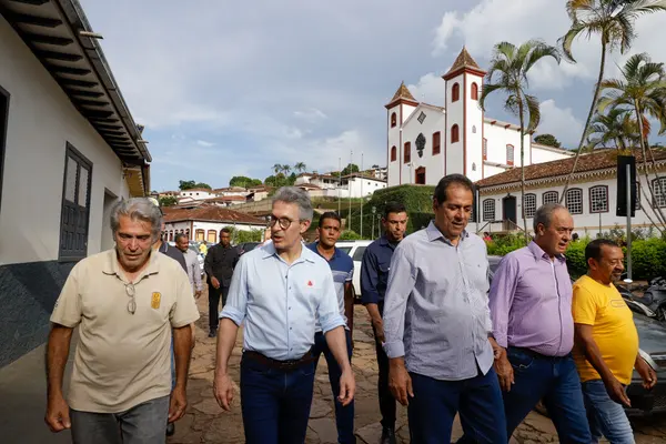 Governo de Minas acompanha desempenho do Trilhas de Futuro em escola do Serro 