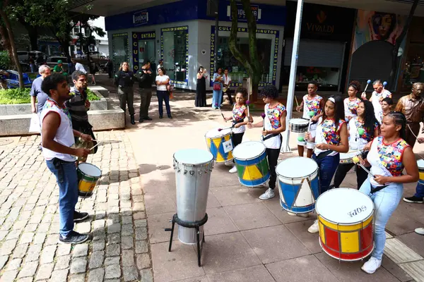 Forças de Segurança promovem blitz educativa de Carnaval na Praça da Savassi 