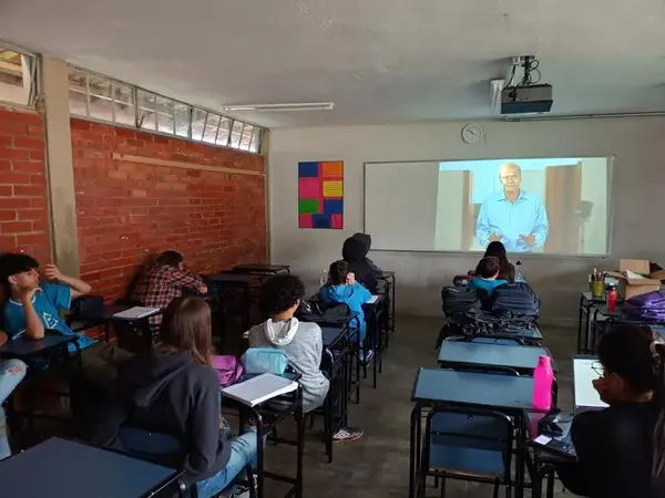 Rede estadual de ensino de Minas Gerais realiza ações de combate à dengue nas escolas