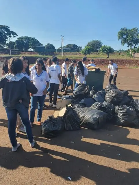 Rede estadual de ensino de Minas Gerais realiza ações de combate à dengue nas escolas