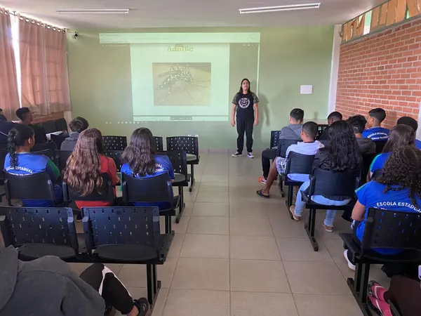 Rede estadual de ensino de Minas Gerais realiza ações de combate à dengue nas escolas
