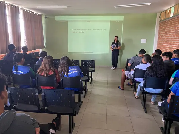 Rede estadual de ensino de Minas Gerais realiza ações de combate à dengue nas escolas