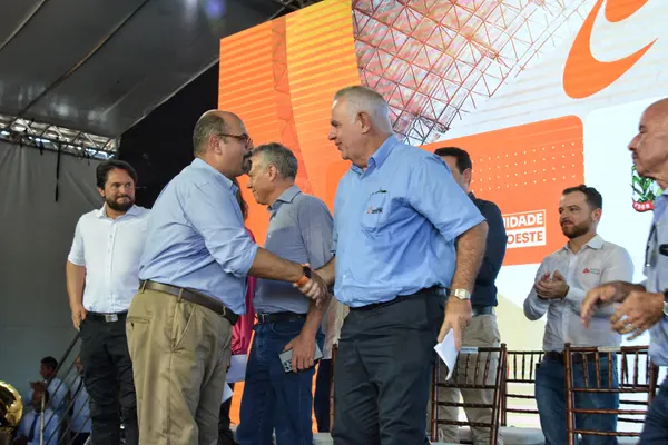 Vice-governador participa da inauguração de nova linha de produção em Limeira do Oeste