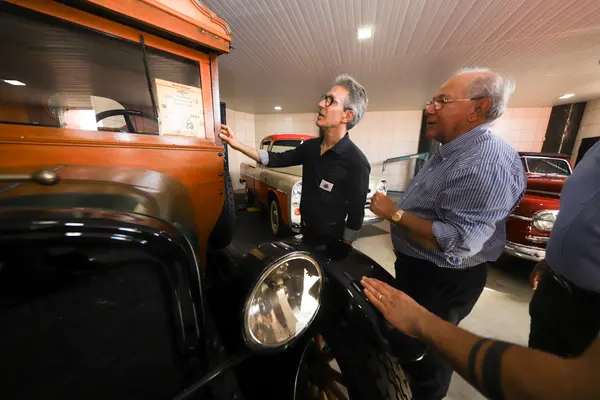 Governador conhece Museu de Veículos e Relógios Antigos em Carmo da Mata