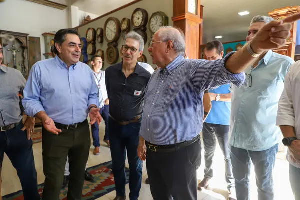 Governador conhece Museu de Veículos e Relógios Antigos em Carmo da Mata