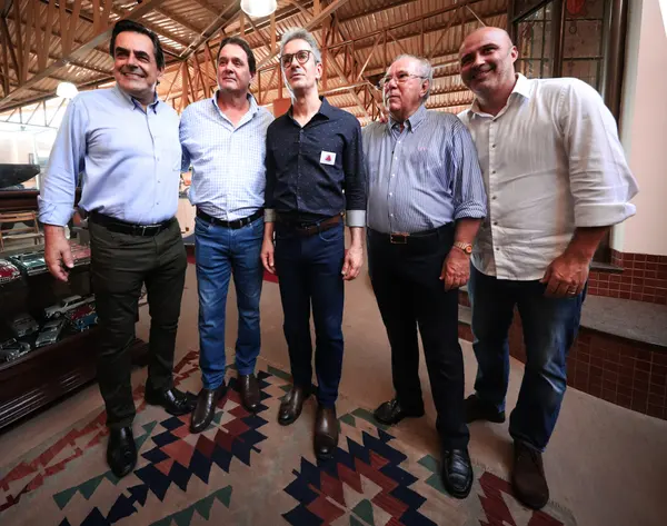 Governador conhece Museu de Veículos e Relógios Antigos em Carmo da Mata