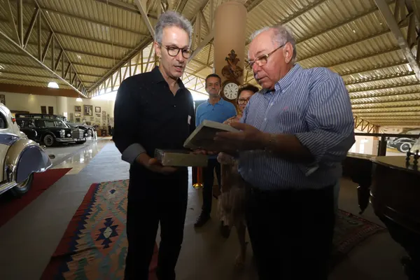 Governador conhece Museu de Veículos e Relógios Antigos em Carmo da Mata
