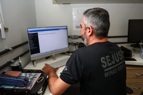 Usuários de drogas e familiares podem pedir ajuda especializada via WhatsApp em Minas