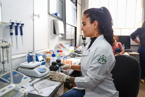Usuários de drogas e familiares podem pedir ajuda especializada via WhatsApp em Minas