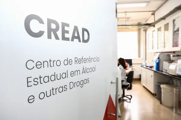 Usuários de drogas e familiares podem pedir ajuda especializada via WhatsApp em Minas