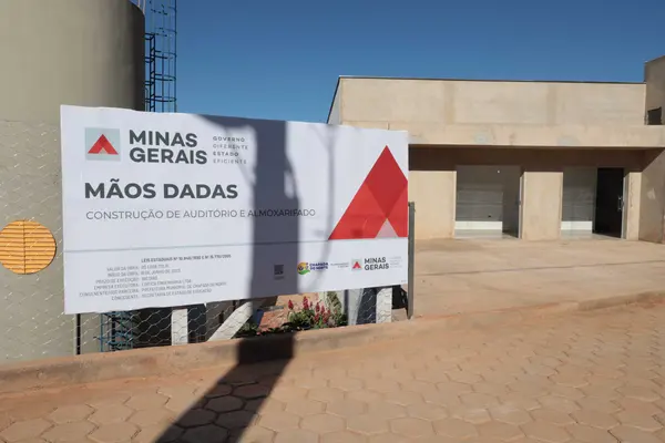 Governador vistoria obras em escola municipal que recebeu recursos do projeto Mãos Dadas para reforma e ampliação