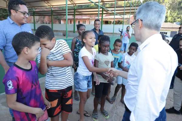 Governador vistoria obras em escola municipal que recebeu recursos do projeto Mãos Dadas para reforma e ampliação