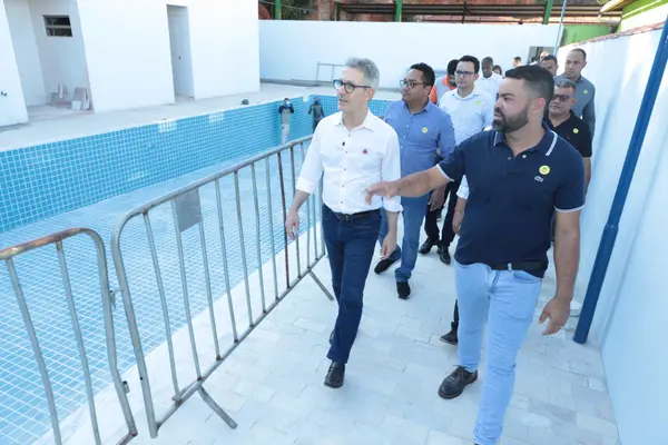 Governador vistoria obras em escola municipal que recebeu recursos do projeto Mãos Dadas para reforma e ampliação