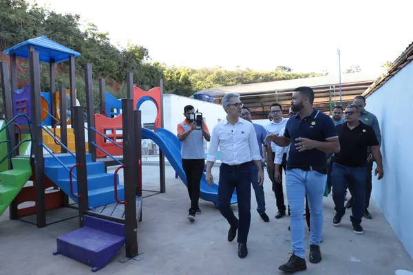 Governador vistoria obras em escola municipal que recebeu recursos do projeto Mãos Dadas para reforma e ampliação