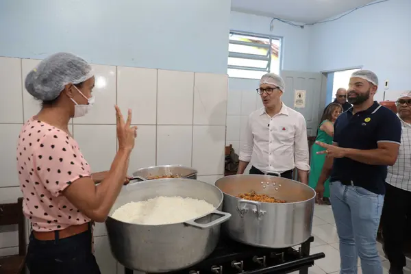 Governador vistoria obras em escola municipal que recebeu recursos do projeto Mãos Dadas para reforma e ampliação