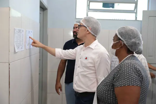 Governador vistoria obras em escola municipal que recebeu recursos do projeto Mãos Dadas para reforma e ampliação