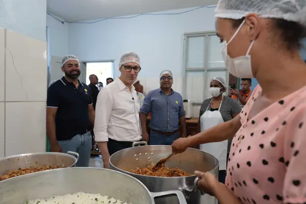 Governador vistoria obras em escola municipal que recebeu recursos do projeto Mãos Dadas para reforma e ampliação