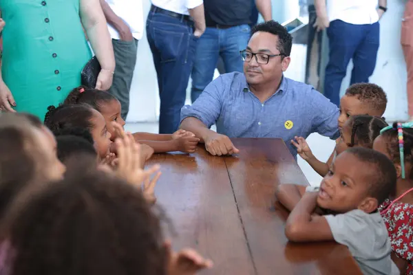 Governador vistoria obras em escola municipal que recebeu recursos do projeto Mãos Dadas para reforma e ampliação