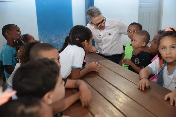 Governador vistoria obras em escola municipal que recebeu recursos do projeto Mãos Dadas para reforma e ampliação