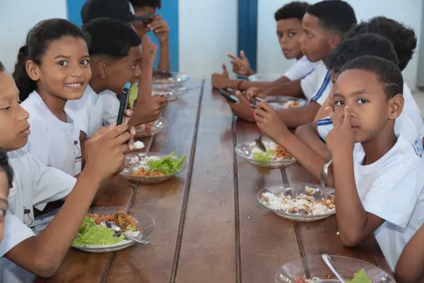 Governador vistoria obras em escola municipal que recebeu recursos do projeto Mãos Dadas para reforma e ampliação