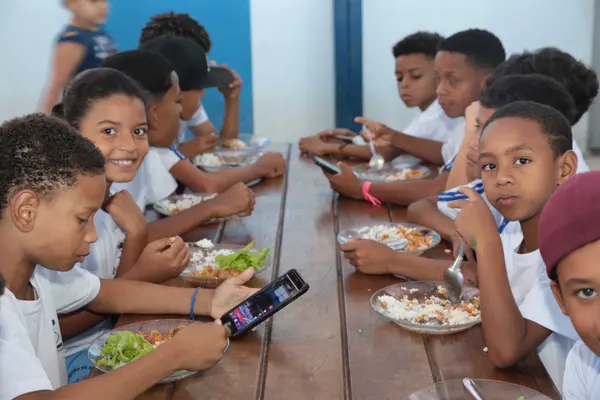 Governador vistoria obras em escola municipal que recebeu recursos do projeto Mãos Dadas para reforma e ampliação