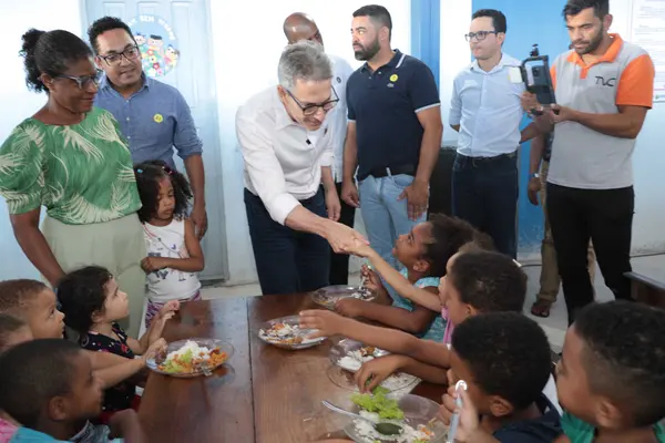 Governador vistoria obras em escola municipal que recebeu recursos do projeto Mãos Dadas para reforma e ampliação