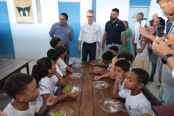Governador vistoria obras em escola municipal que recebeu recursos do projeto Mãos Dadas para reforma e ampliação