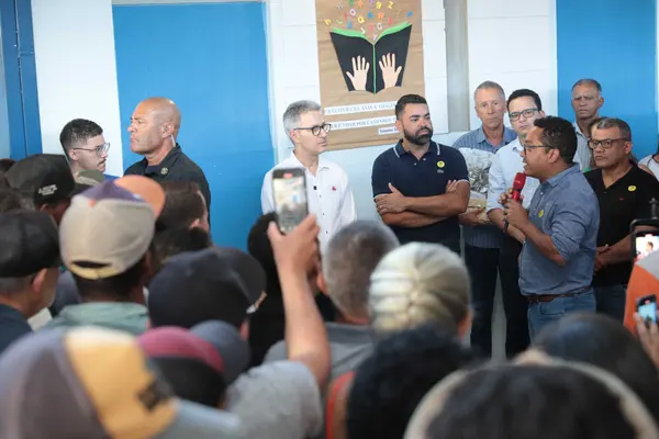 Governador vistoria obras em escola municipal que recebeu recursos do projeto Mãos Dadas para reforma e ampliação