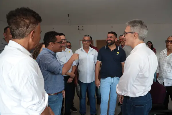Governador vistoria obras em escola municipal que recebeu recursos do projeto Mãos Dadas para reforma e ampliação