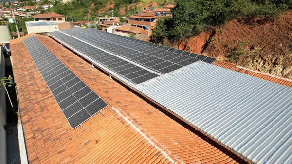 Governador vistoria obras em escola municipal que recebeu recursos do projeto Mãos Dadas para reforma e ampliação
