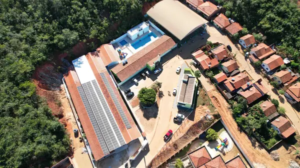 Governador vistoria obras em escola municipal que recebeu recursos do projeto Mãos Dadas para reforma e ampliação
