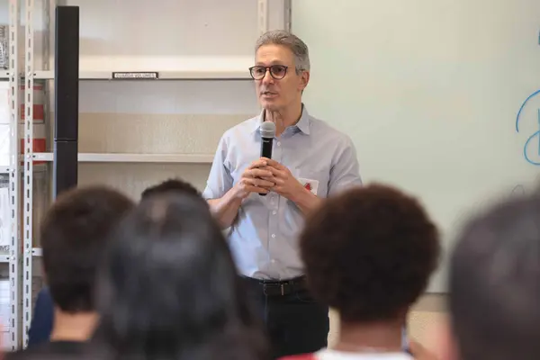 Governo de Minas anuncia Passaporte Mineiro do Conhecimento, que expande projeto de intercâmbio para alunos de toda a rede estadual
