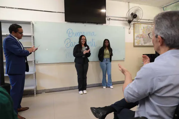 Governo de Minas anuncia Passaporte Mineiro do Conhecimento, que expande projeto de intercâmbio para alunos de toda a rede estadual