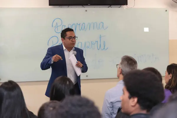 Governo de Minas anuncia Passaporte Mineiro do Conhecimento, que expande projeto de intercâmbio para alunos de toda a rede estadual