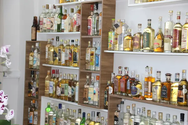 Governo investe em pesquisas para garantir a qualidade da cachaça mineira
