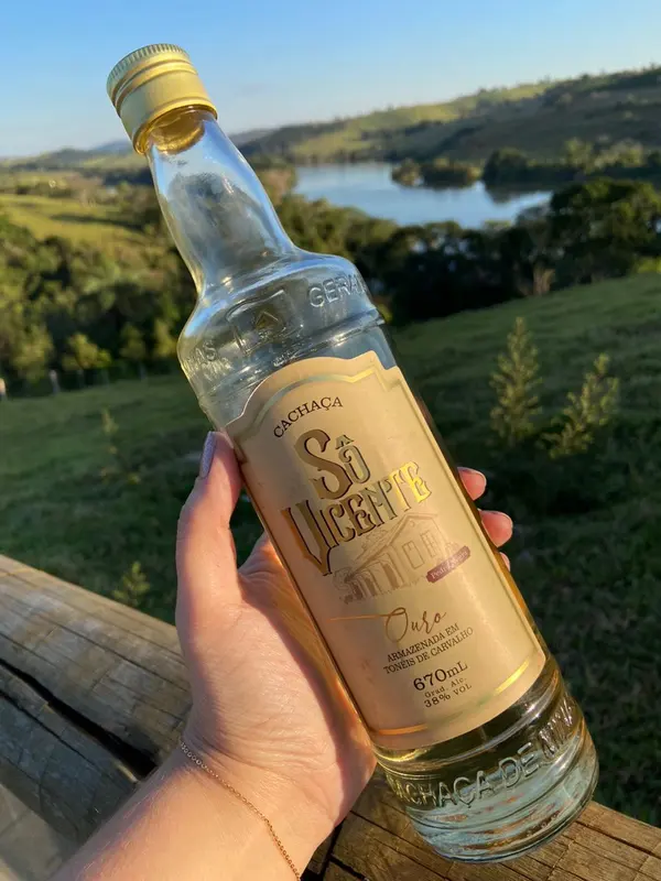 Governo investe em pesquisas para garantir a qualidade da cachaça mineira