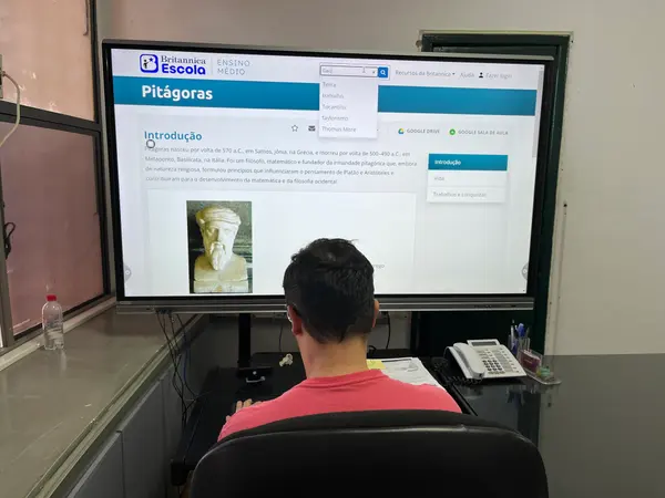 Professores e estudantes da rede estadual de Minas ganham acesso a um dos mais completos conteúdos digitais do mundo