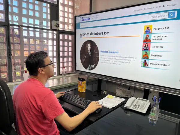 Professores e estudantes da rede estadual de Minas ganham acesso a um dos mais completos conteúdos digitais do mundo
