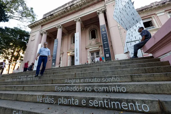 Governador destaca melhorias no Instituto de Educação de Minas Gerais realizadas por mostra de design 