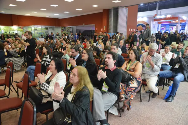 Vice-governador destaca importância da ciência e tecnologia no agro na abertura do Minas Láctea 2024