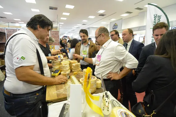 Vice-governador destaca importância da ciência e tecnologia no agro na abertura do Minas Láctea 2024