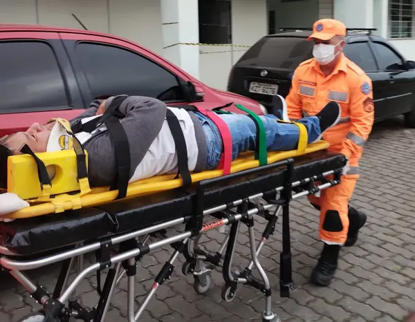 Bombeiros fazem simulações e capacitam equipes de hospitais sobre como agir em casos de possíveis incêndios