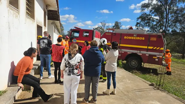 Bombeiros fazem simulações e capacitam equipes de hospitais sobre como agir em casos de possíveis incêndios