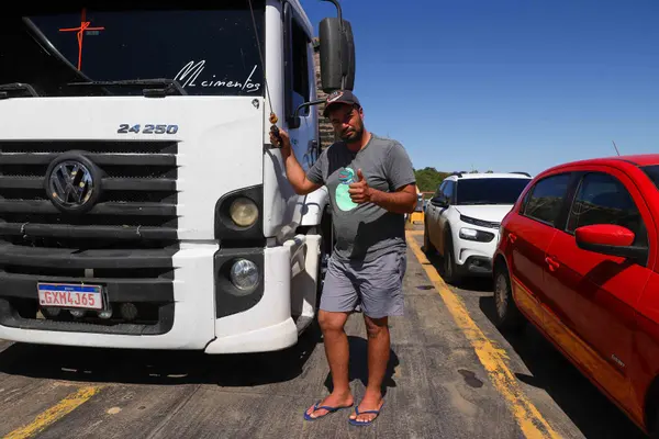 O motorista de caminhão Aislan Caíque mora em Matias Cardoso e trabalha em Manga