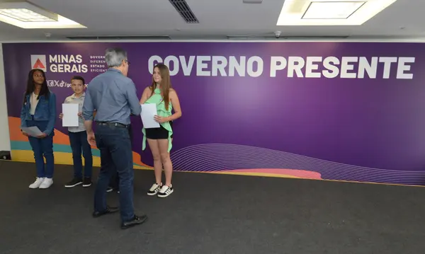 Vencedores do concurso de redação do Maio Amarelo, promovido pelo Governo de Minas, fazem visita cultural a Belo Horizonte