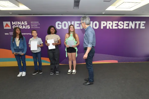 Vencedores do concurso de redação do Maio Amarelo, promovido pelo Governo de Minas, fazem visita cultural a Belo Horizonte